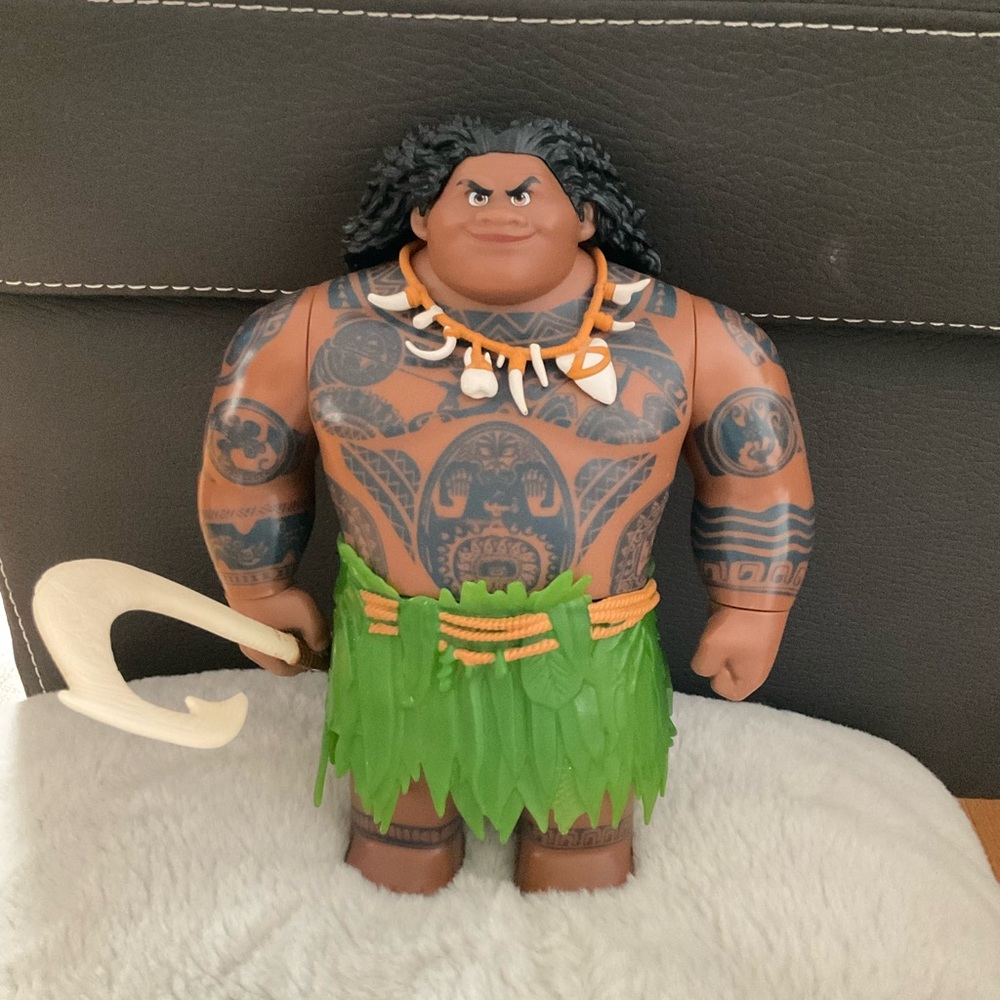 Maui 10” Figure Toy Moana with Fish Hook